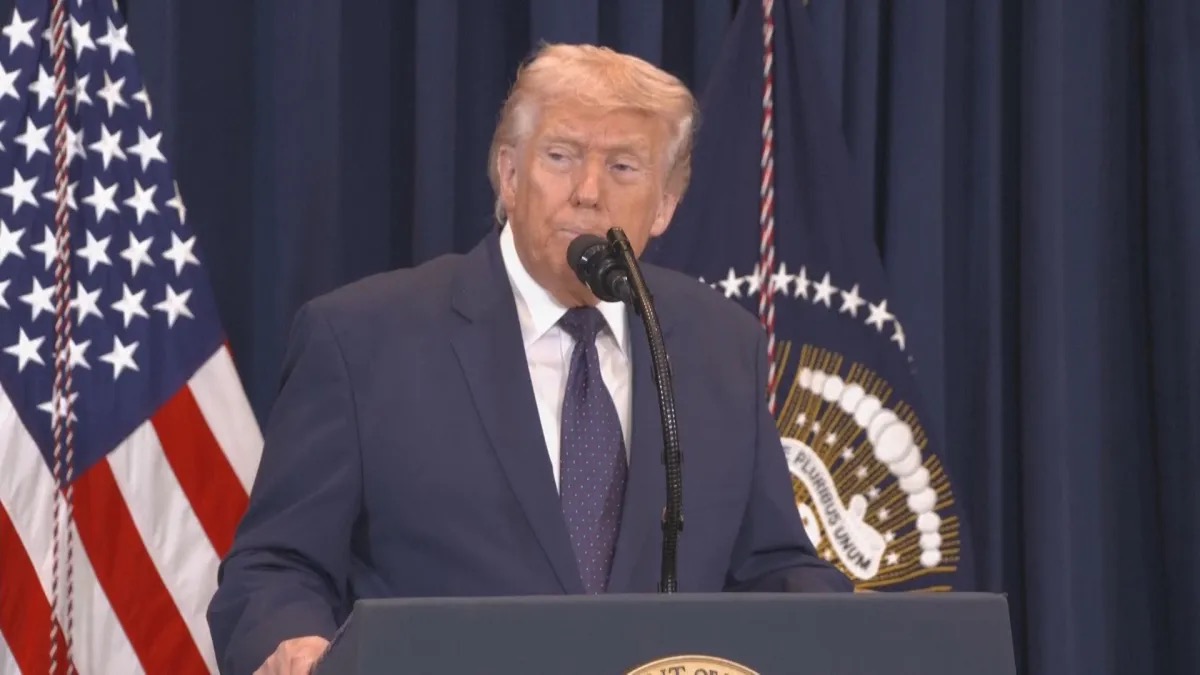 Presidente dos EUA, Donald Trump, em coletiva de imprensa nesta segunda (9)  • Reuters