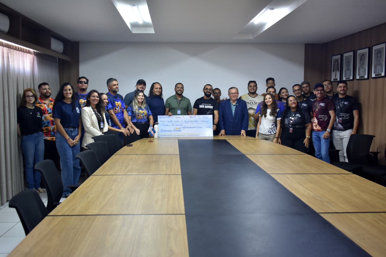 Prefeito Jaime Calado entrega fomento a grupos que encenam a Paixão de Cristo em São Gonçalo