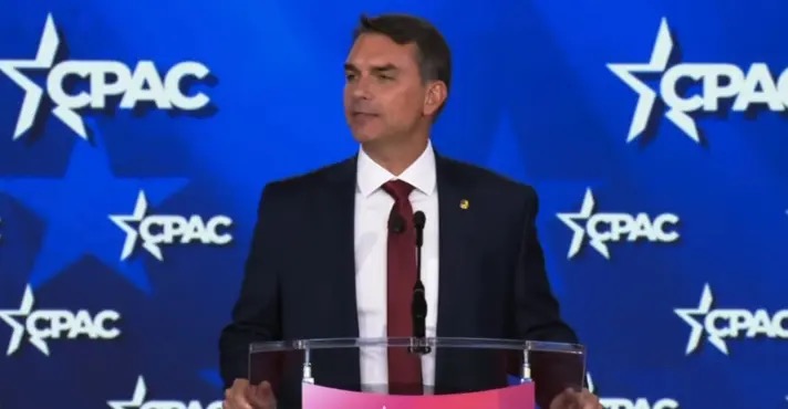 O pré-candidato à Presidência Flávio Bolsonaro durante discurso no CPAC | Foto: Flávio Bolsonaro/Reprodução