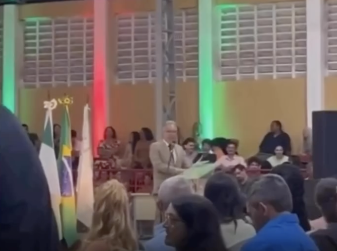 VAIA REITOR IFRN DURANTE FORMATURA