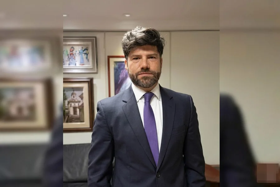 Servidor do alto escalão de ministério esculacha caseiro após demissão: “Analfabeto”