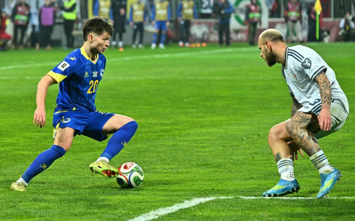 Lance do jogo entre Bósnia e Itália