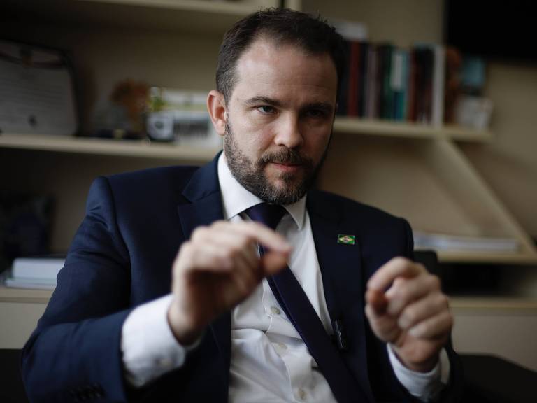 Ministro da Fazenda dario durigan