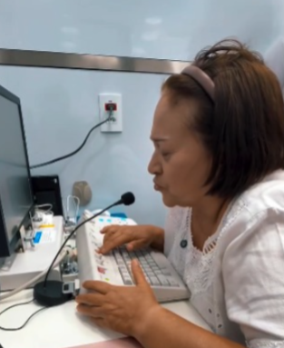 Fátima brinca de médico em estado da saúde pública sucateada
