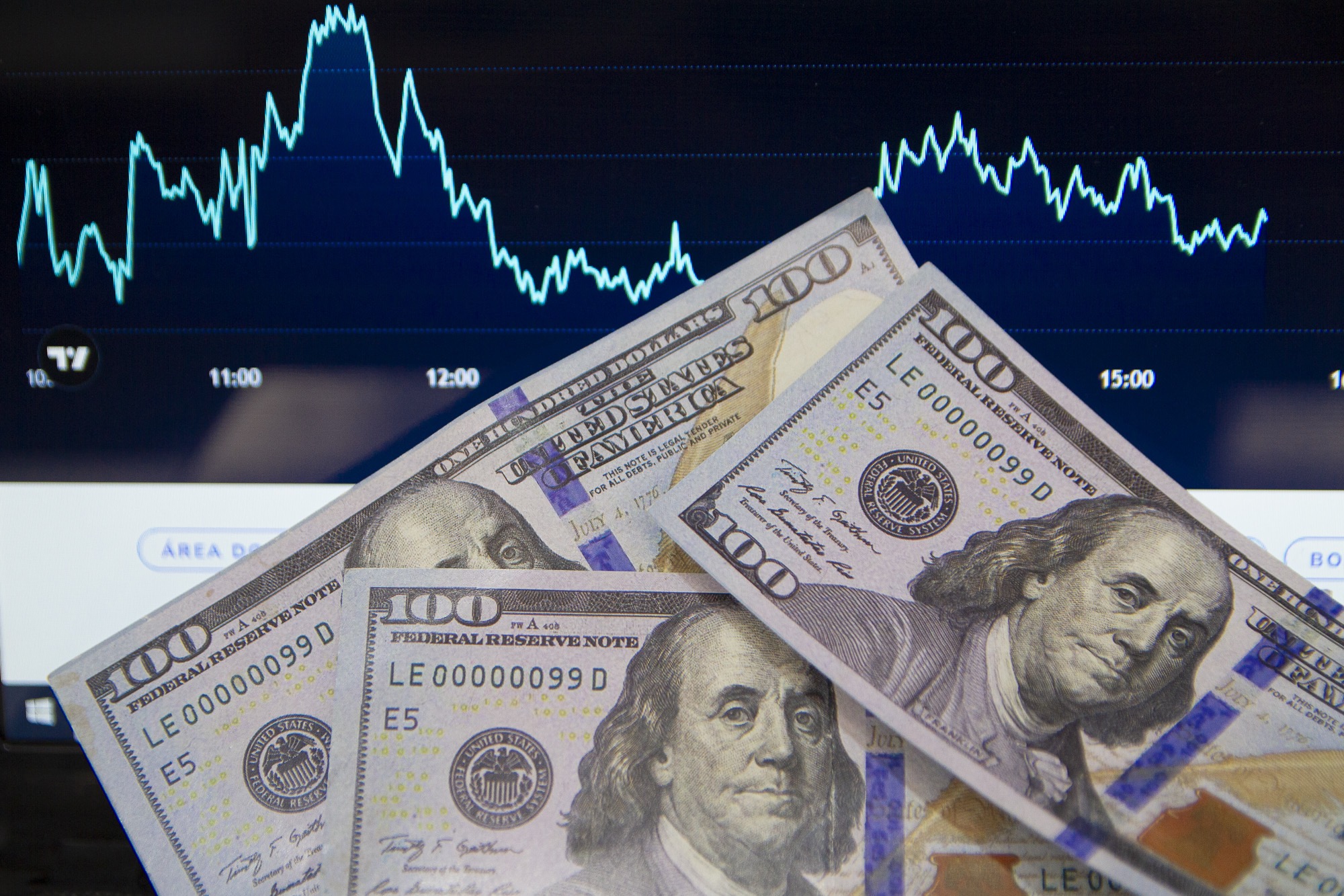 dolar | J. Souza/Ato Press/Estadão Conteúdo