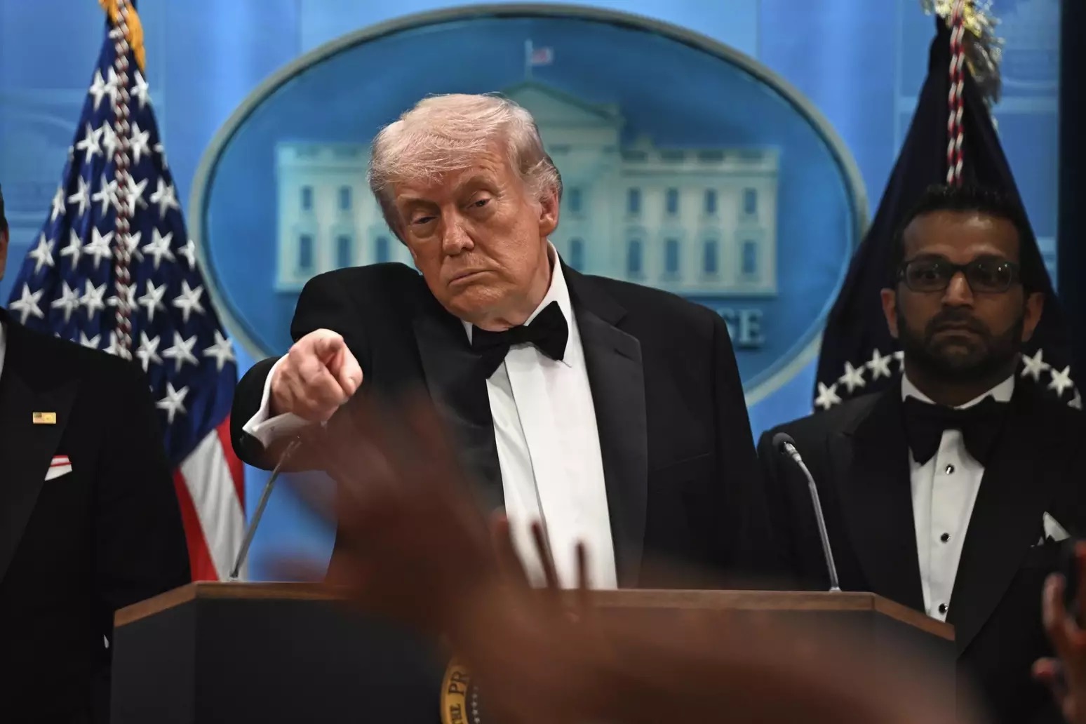 Donald Trump em coletiva após incidentes com tiros em jantar neste sábado, 25 de abril Foto: Getty Images