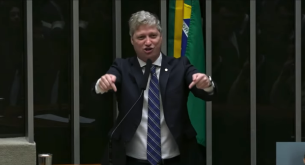 FireShot Capture 1355 - DOSIMETRIA_ VAN HATTEM GRITA FORA LULA - YouTube - [www.youtube.com].png