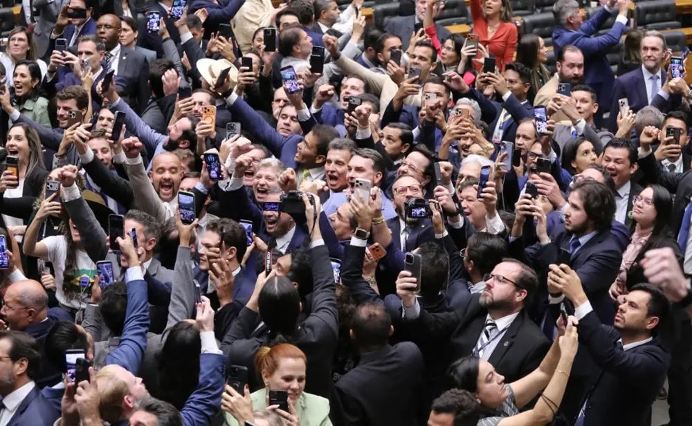 Oposição comemora derrubada de veto ao PL da Dosimetria em sessão do Congresso nesta quinta-feira (30) (Foto: Kayo Magalhães / Câmara dos Deputados)