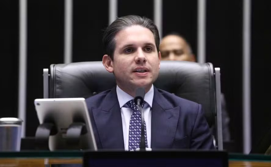 Presidente da Câmara, Hugo Motta, durante sessão que aprovou PEC do Suas — Foto: Vinícius Loures/Agência Câmara