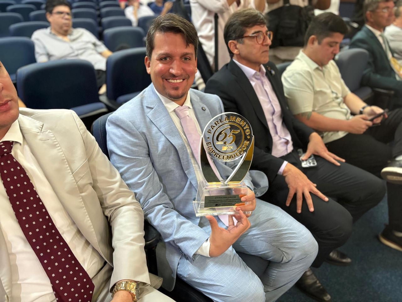 Daniell Rendall é destaque em Eficiência Parlamentar no Parlamento Empreendedor 2026 em Natal