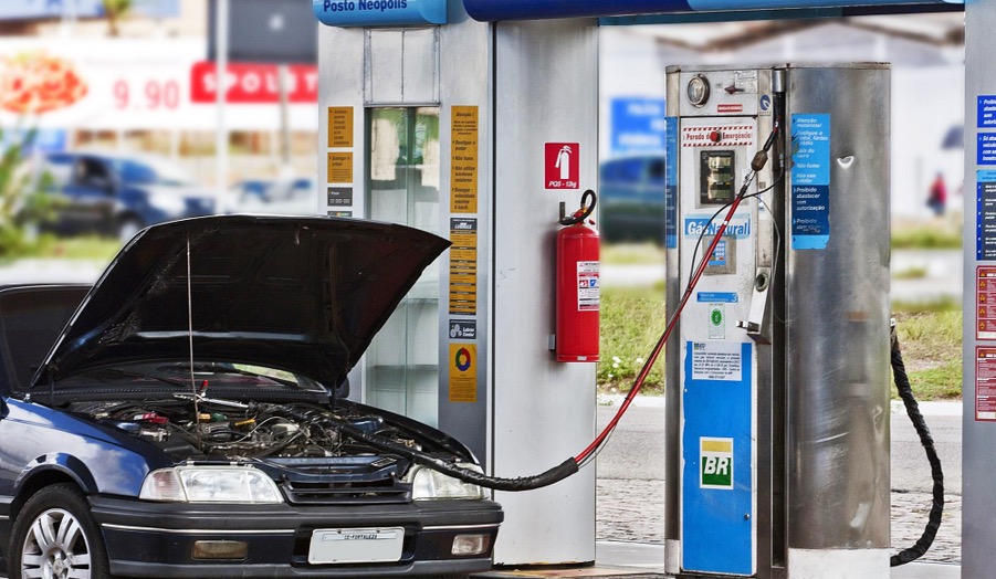 Carro sendo abastecido COM GNV | Foto: Ascom/Potigás