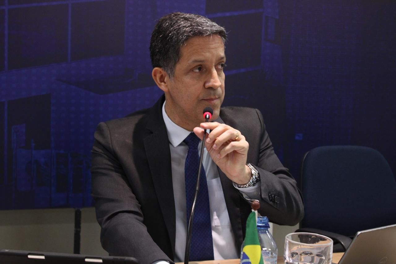 CARLOS KELSEN