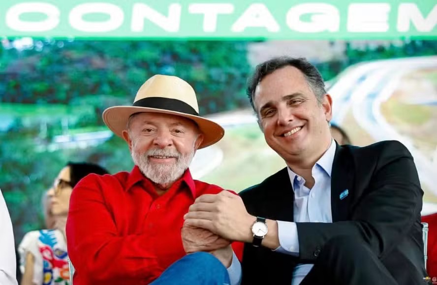 Lula e Rodrigo Pacheco numa foto nos tempos em que tudo era só felicidade — Foto: Reprodução/Redes sociais
