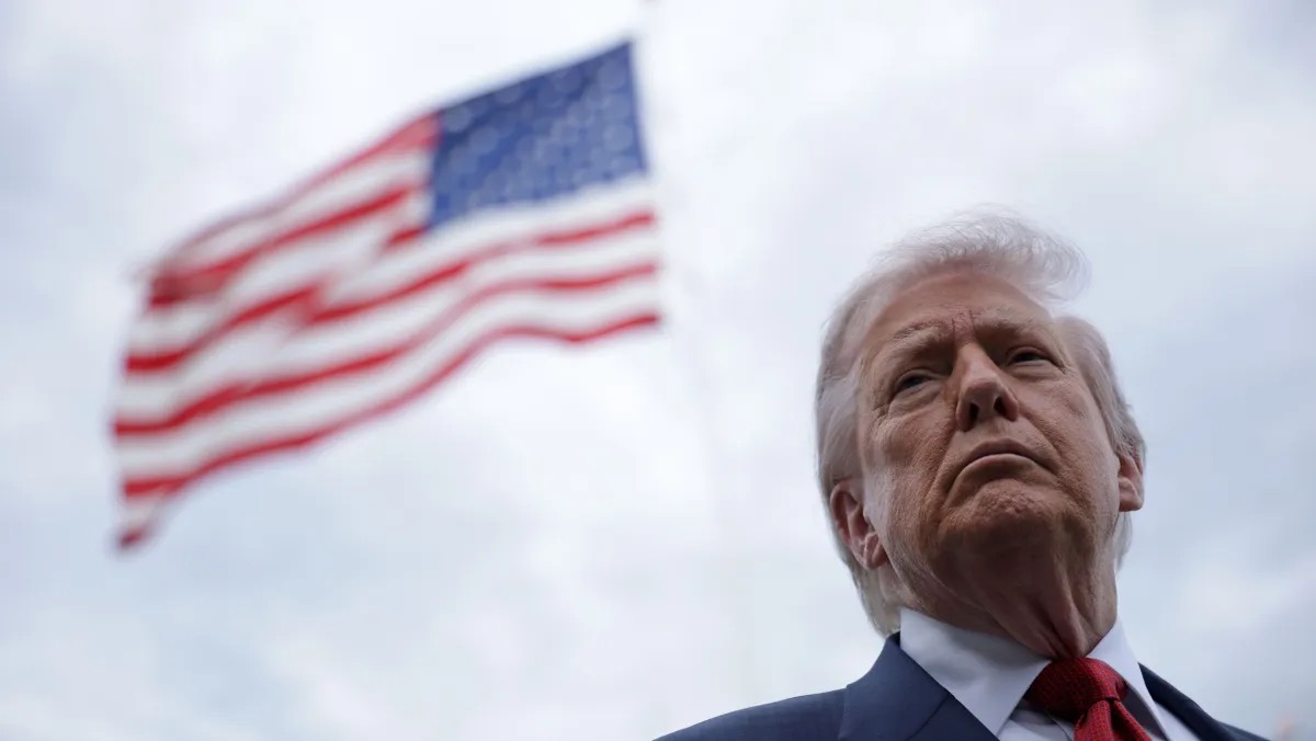 O presidente dos EUA, Donald Trump, fala com a imprensa ao deixar a Casa branca nesta sexta-feira (8)  • Alex Wong/Getty Images