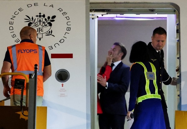 Brigitte deu tapa em Macron