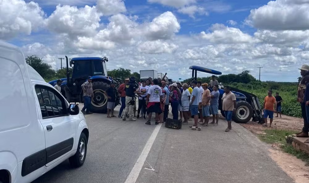 Manifestantes bloquearam a BR-304 em Mossoró — Foto: Divulgação/PRF