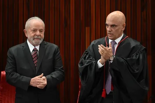 O presidente Lula e o ministro Alexandre de Moraes — Foto: Divulgação/TSE