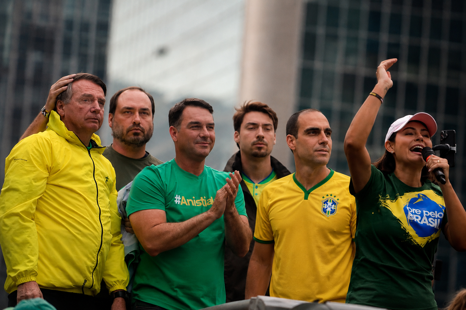 FAMILIA BOLSONARO: JAIR, CARLOS, FLÁVIO, RENAN, EDUARDO E MICHELLE BOLSONARO | IMAGEM GERADA POR IA