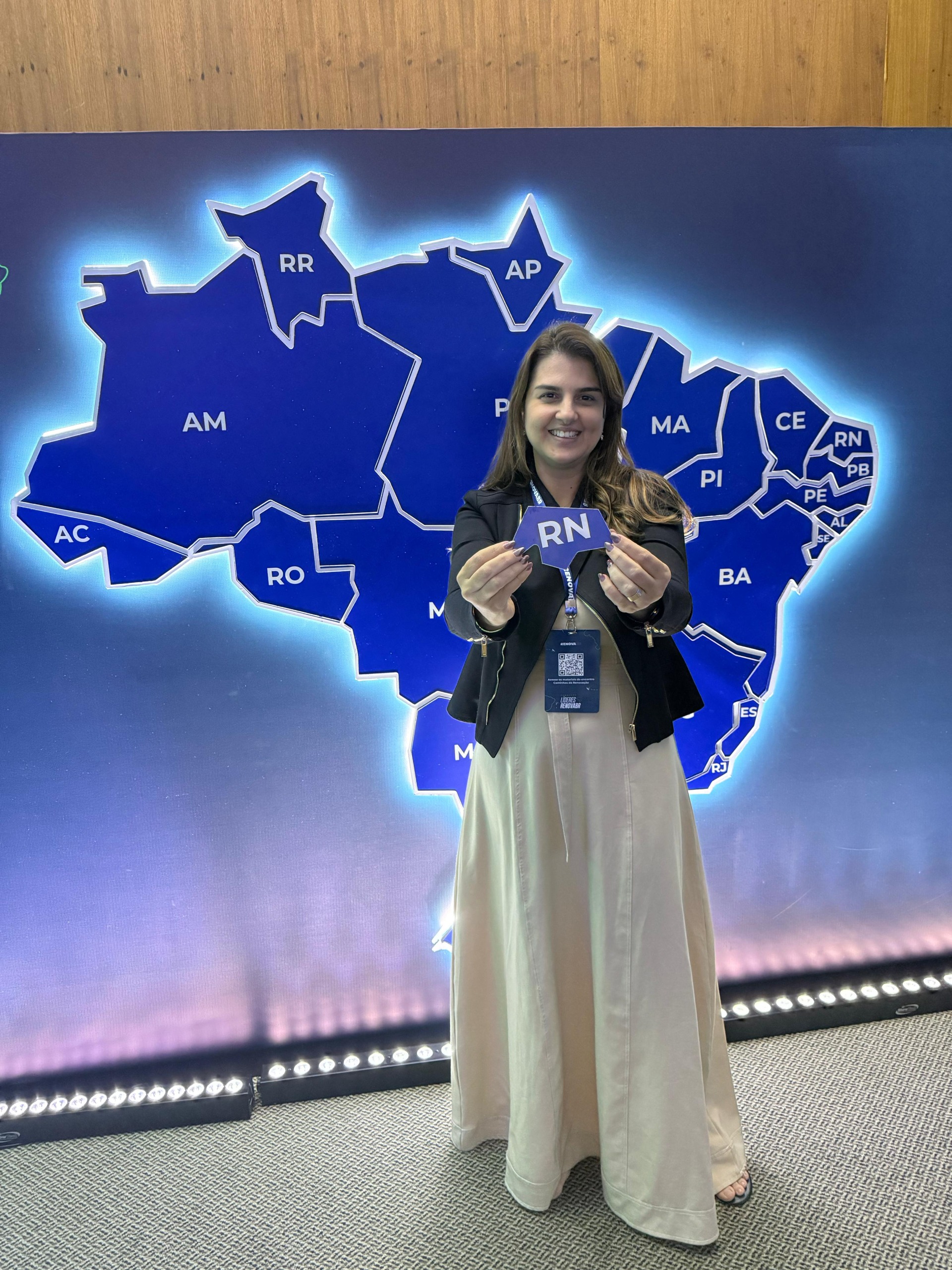 Dra Júlia Almeida conclui formação de lideranças com foco em gestão e inovação na saúde