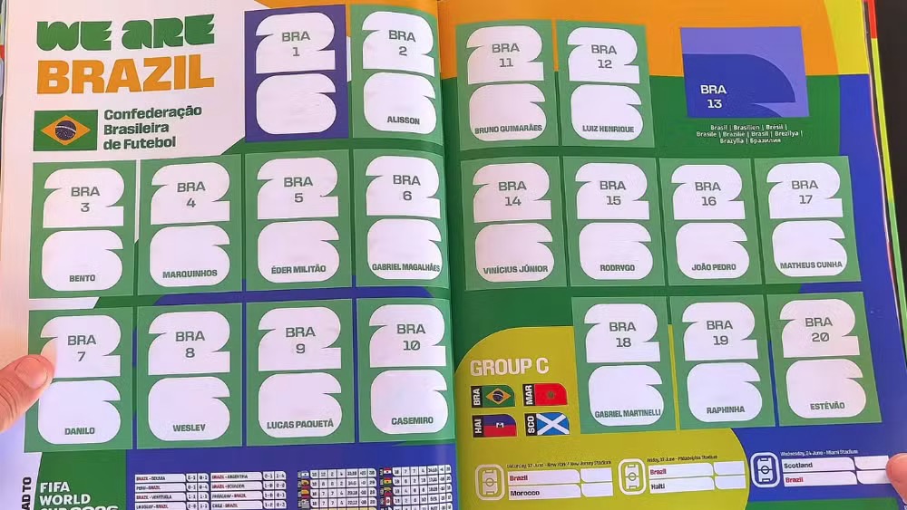 Página da seleção brasileira no álbum de figurinhas da Copa do Mundo — Foto: Reprodução/VICIOMANIA Figurinhas
