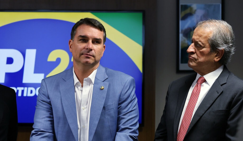 Flávio Bolsonaro e Valdemar Costa Neto Foto.: Beto Barata/ PL
