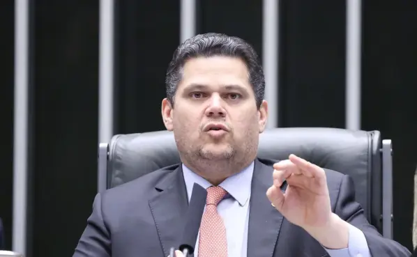 Pauta-bomba: Alcolumbre marca votação de PEC de R$ 30 bilhões no Senado e põe governo em alerta