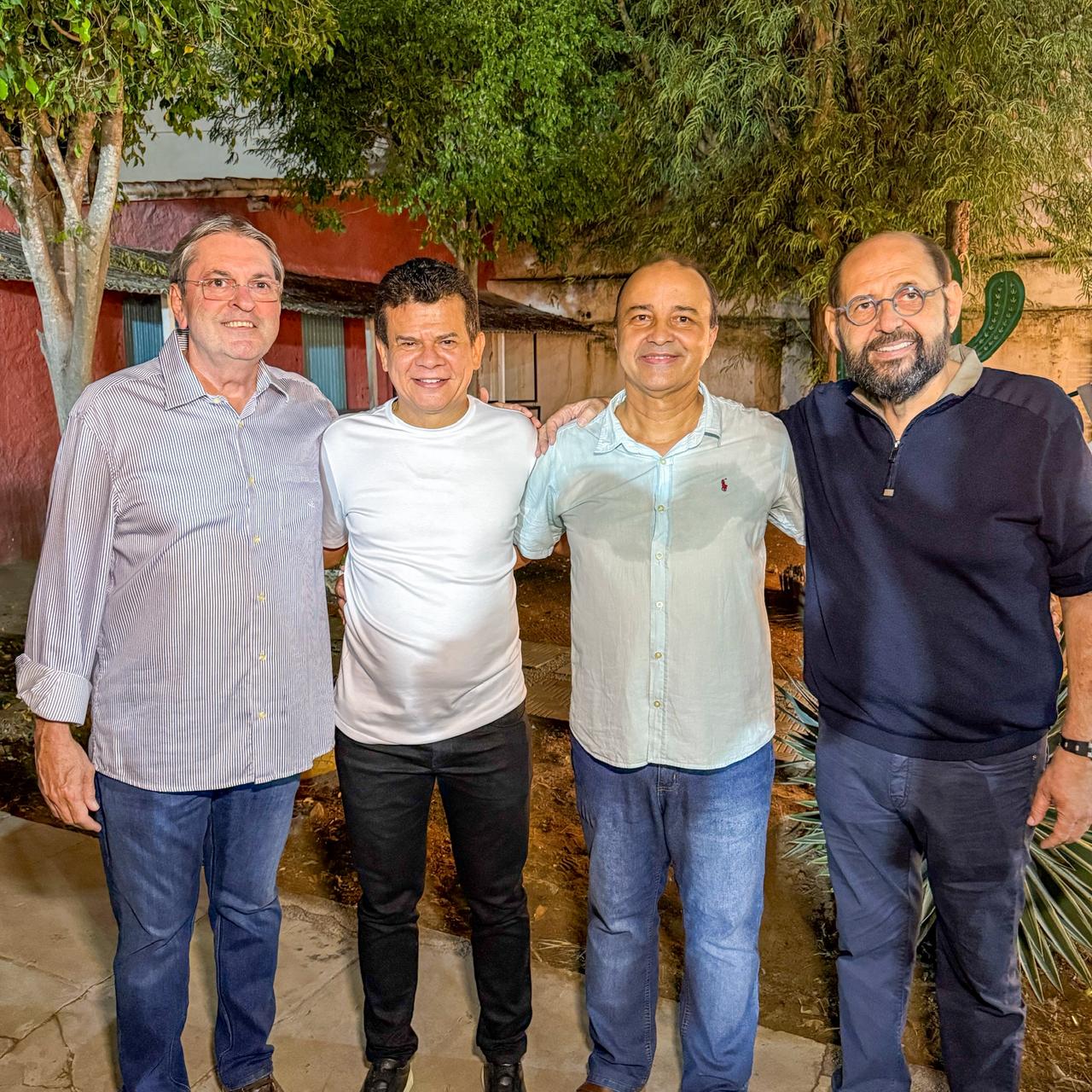 Gustavo Carvalho participa de noite de festa em Santa Cruz ao lado de lideranças políticas