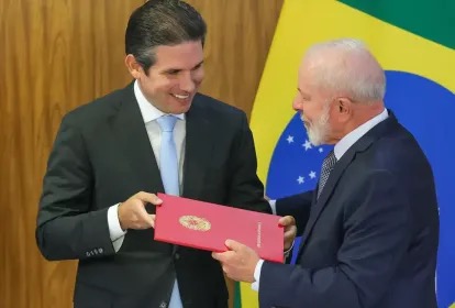  Hugo Motta e Lula (Fabio Rodrigues-Pozzebom/Agência Brasil) 
