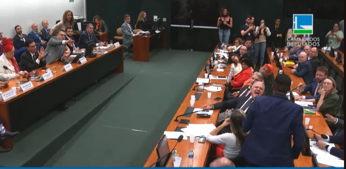 FireShot Capture 1446 - DEPUTADO DO PL DESMONTA FIM DA ESCALA 6X1 E TIRA ESQUERDA DO SÉRIO_ - [www.youtube.com].png
