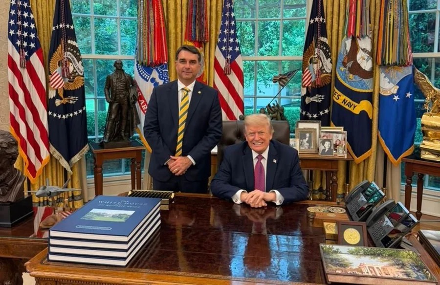 FLÁVIO BOLSONARO E DONALD TRUMP | Divulgação/Flávio Bolsonaro