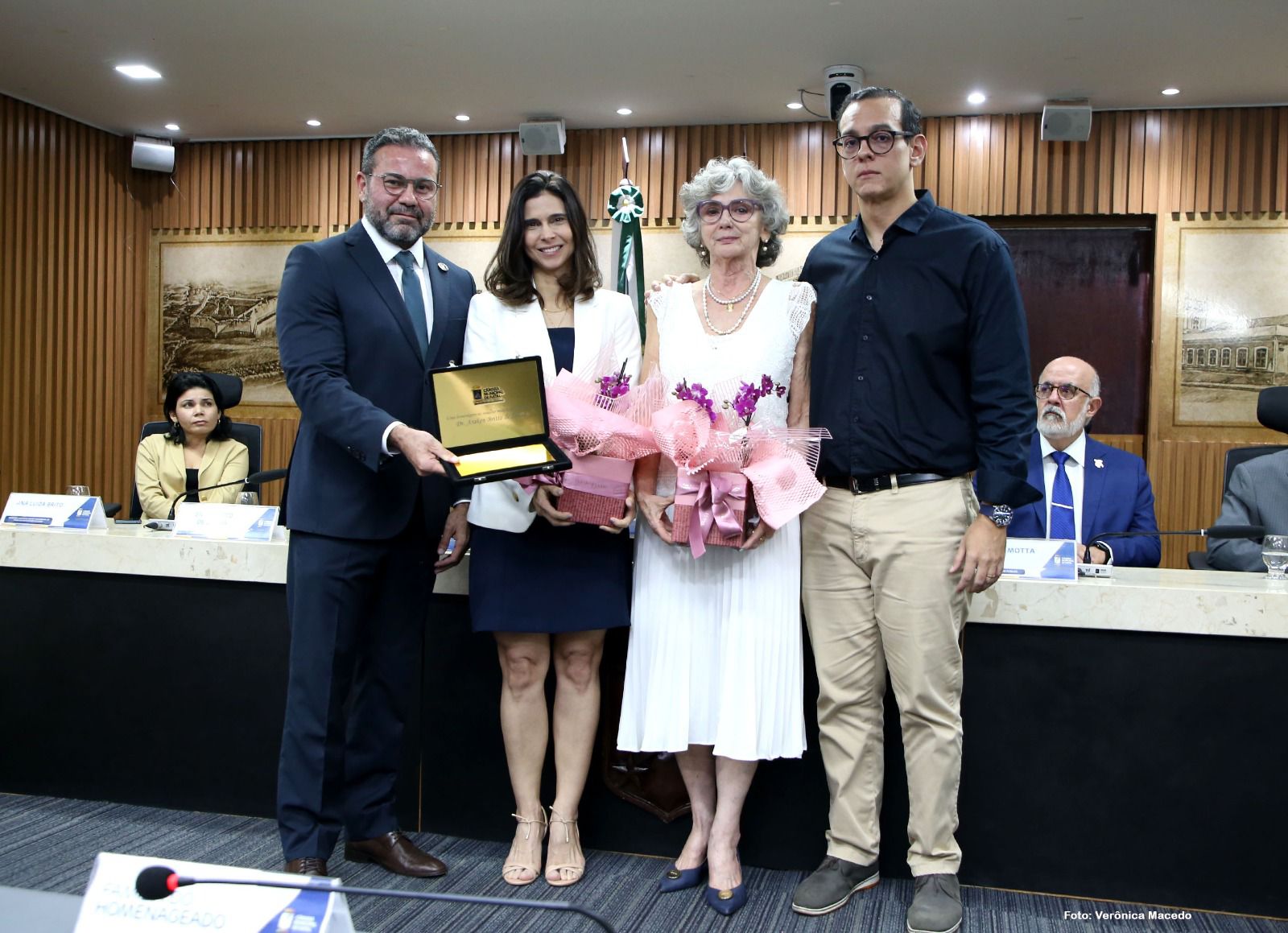 Vereador Irapoã homenageia oftalmologistas e celebra legado do Dr. Araken Britto em sessão solene na Câmara