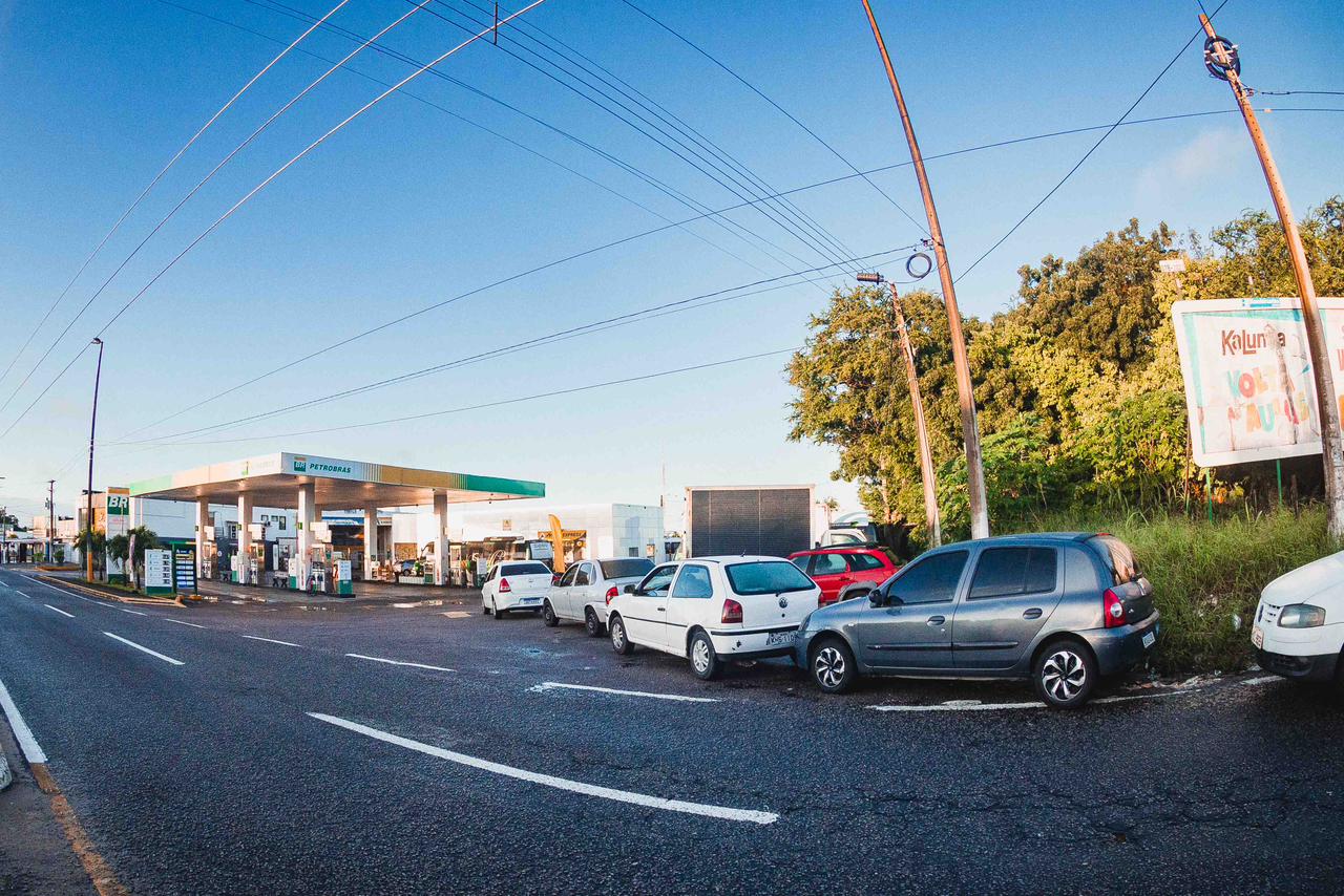 Fila quilométrica marca início do Dia Livre de Impostos em Natal com gasolina a R$ 4,49