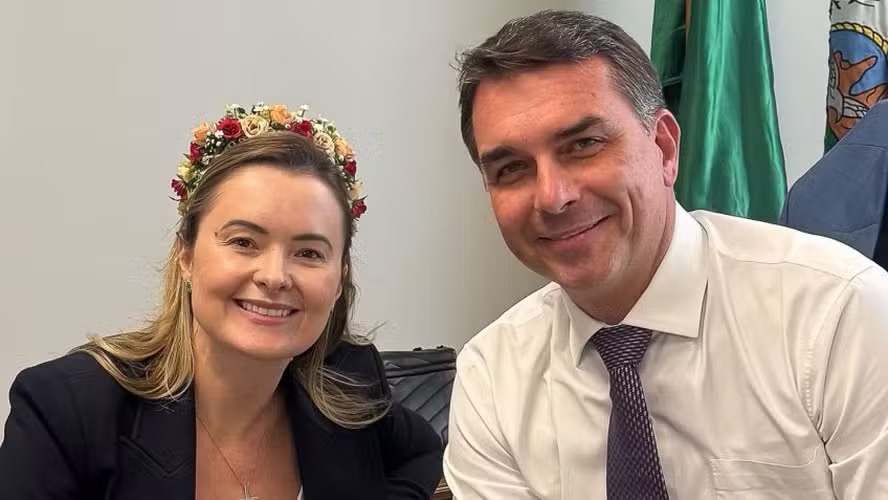 Julia Zanatta e Flavio Bolsonaro — Foto: Reprodução/Redes Sociais
