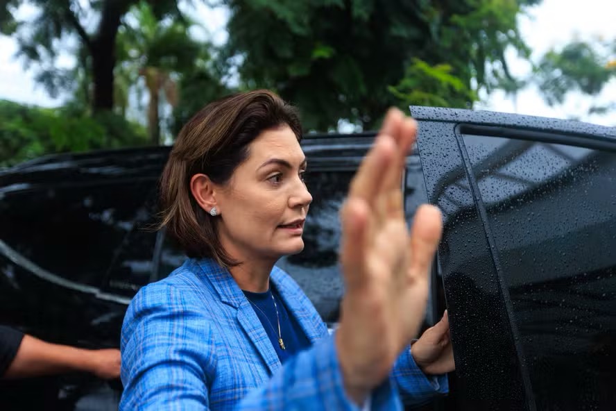 A ex-primeira-dama Michelle Bolsonaro — Foto: Brenno Carvalho / Agência O Globo