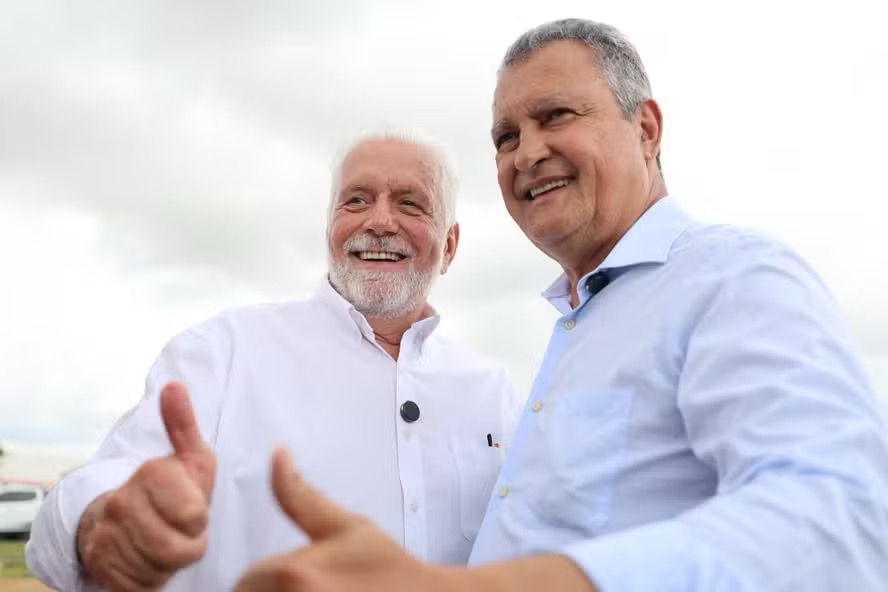 Os ex-governadores Jaques Wagner e Rui Costa — Foto: Wuiga Rubini/Governo da Bahia