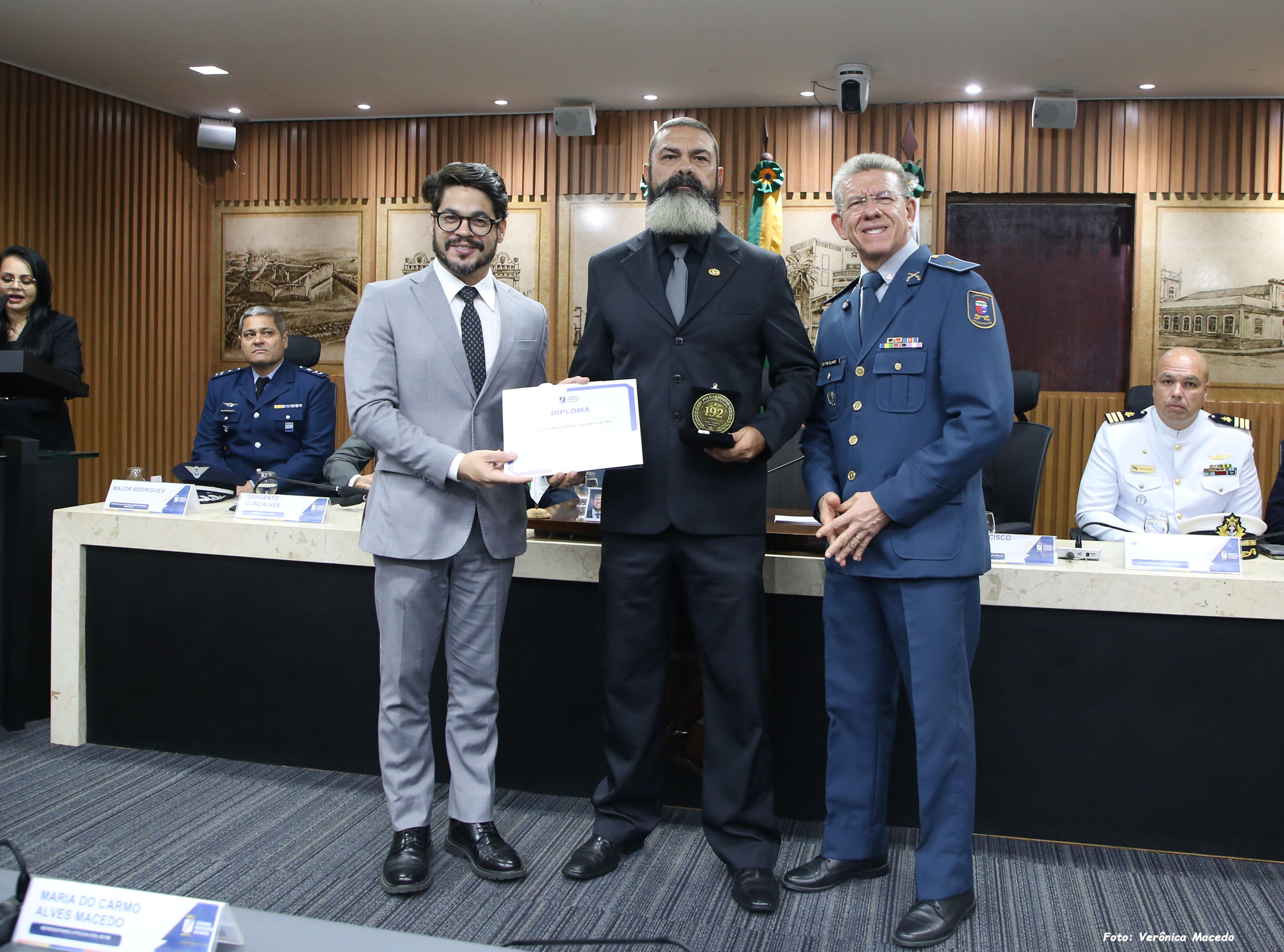 trigueiro recebendo homenagem.jpg