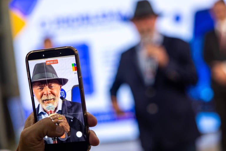 Lula celular | folha de s. paulo