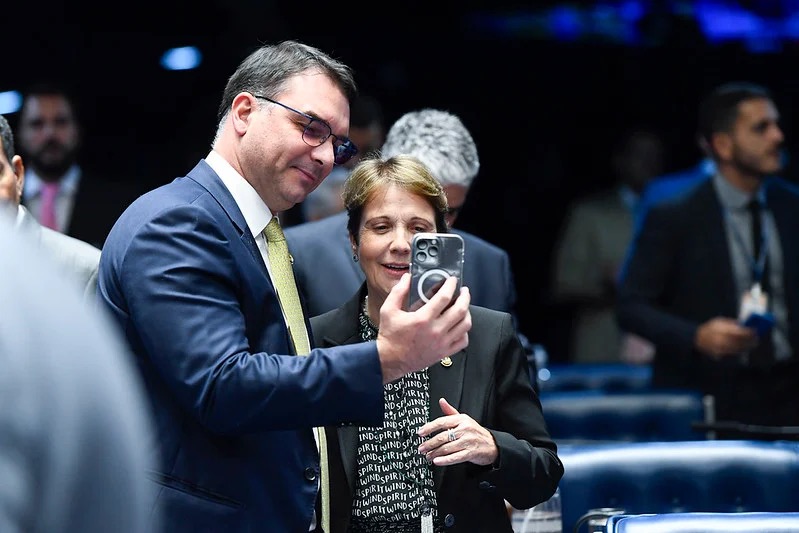 O senador Flávio Bolsonaro (PL-RJ) e a senadora Tereza Cristina (PP-MS). Foto: Roque de Sá/Agência Senado