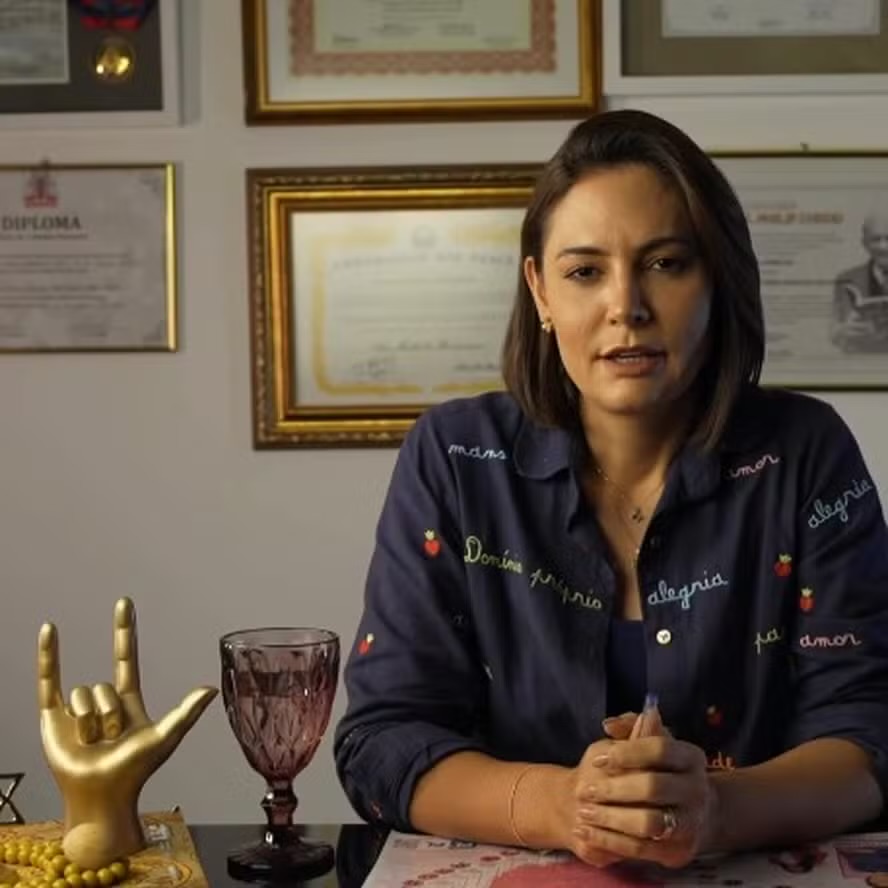 Michelle Bolsonaro grava vídeo e diz que foi 'maltratada' por Flávio — Foto: Reprodução