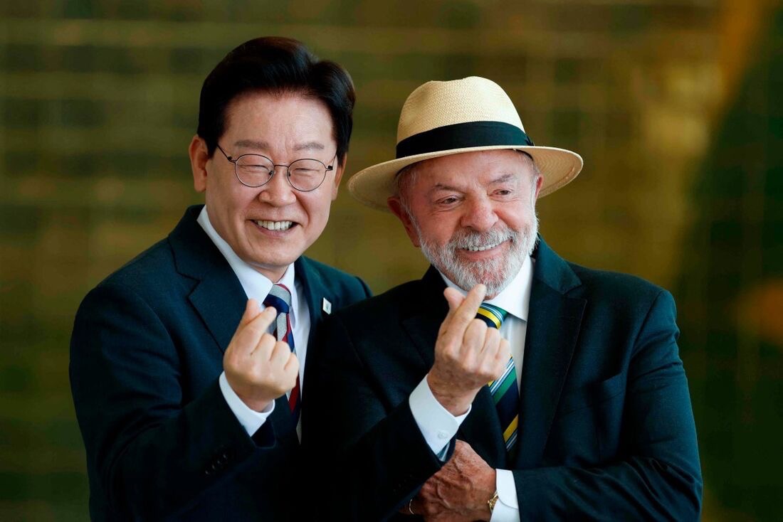 Presidente Luiz Inácio Lula da Silva teve encontro nesta segunda-feira (27) em Brasília, com o presidente da Coreia do Sul, Lee Jae Myung - Foto: Sérgio Lima / AFP