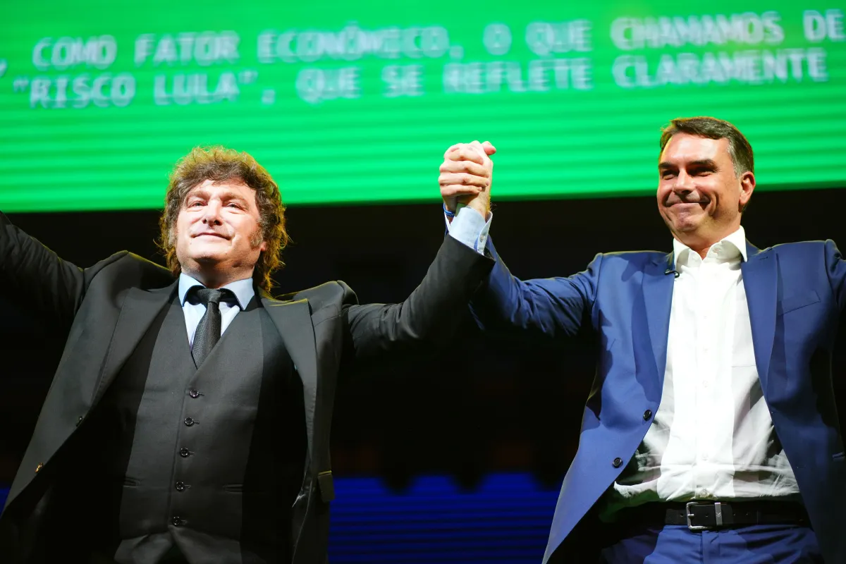 MILEI-E-FLAVIO-BOLSONARO-25-07-26.webp