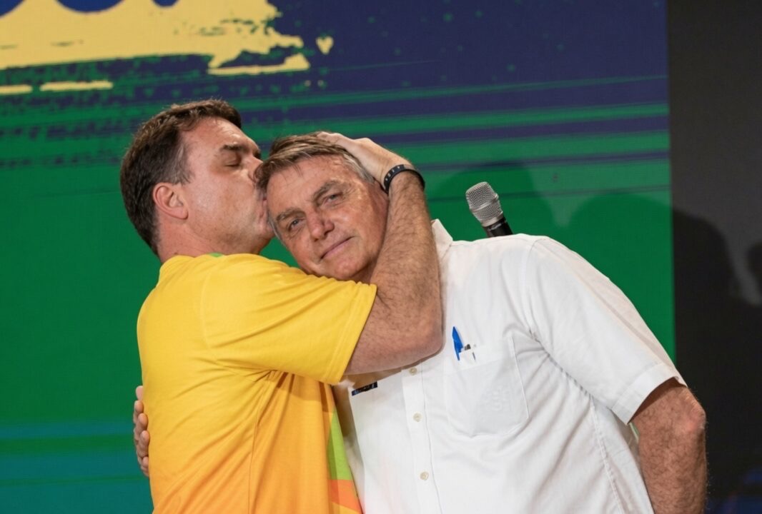 FLÁVIO BOLSONARO E JAIR BOLSONARO