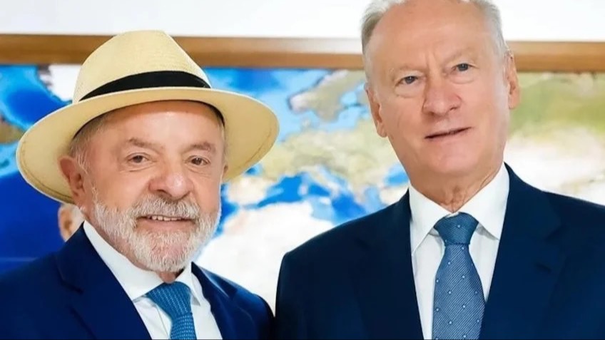 Lula e assessor do presidente da Rússia, Vladimir Putin, e presidente do Conselho Marítimo da Rússia, Nikolai Patrushev,