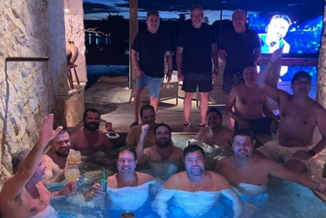 FESTA DOS POLÍTICOS NA PISCINA | Reprodução: Revista piauí