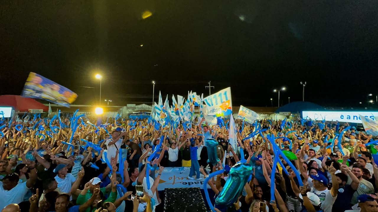 Neilton sai da casa da mãe nos braços do povo e reúne multidão em lançamento de campanha em Apodi