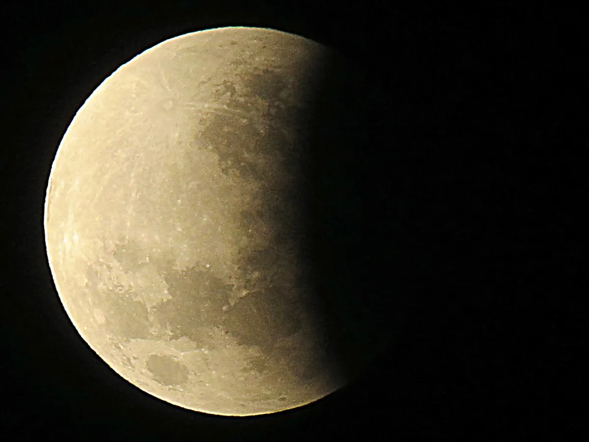 Eclipse lunar