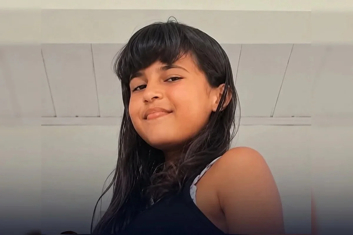 menina achada morta com coleira de cachorro no pescoço