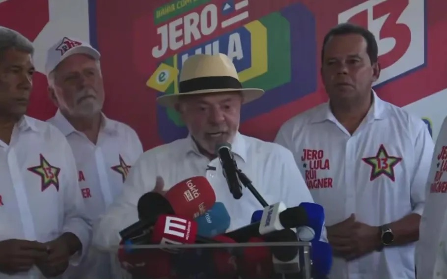 Luiz Inácio Lula da Silva discursa em palanque na Bahia | Foto: YouTube/Lula