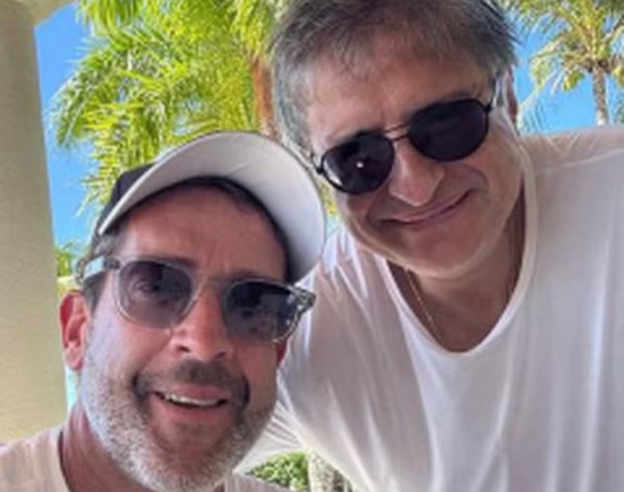 O advogado Paulo Soares e o procurador-geral da República, Paulo Gonet, em foto enviada ao ex-banqueiro Daniel Vorcaro, no dia 15 de março de 2025 — Foto: Reprodução