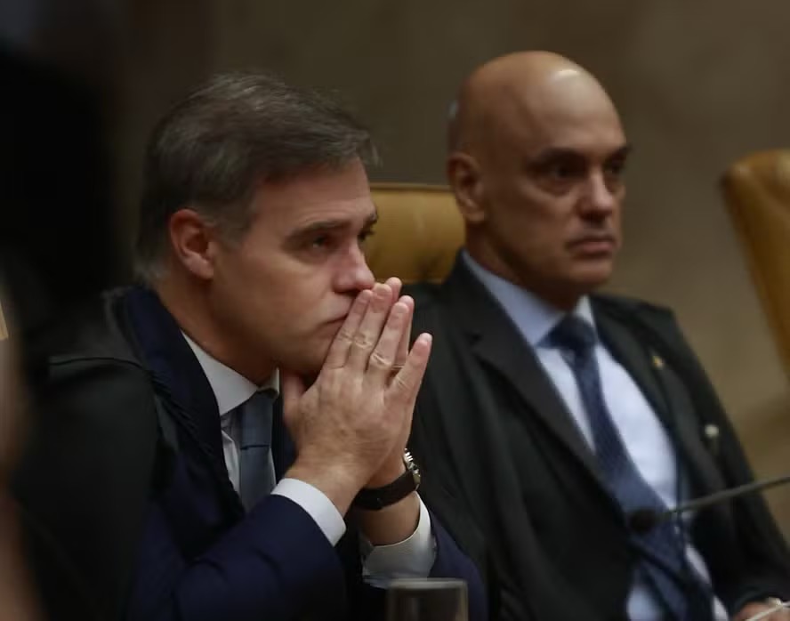 Os ministros André Mendonça e Alexandre de Moraes na cerimônia da Corte Interamericana de Direitos Humanos no STF — Foto: Cristiano Mariz/Agência O Globo